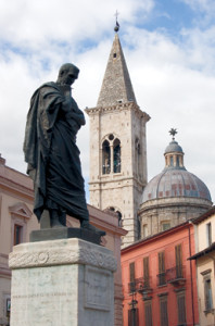 Sulmona: Campanile e cupola dell'Annunziata