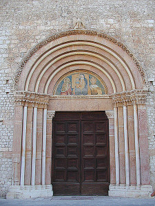 L'aquila: Basilica di Collemaggio porta Santa